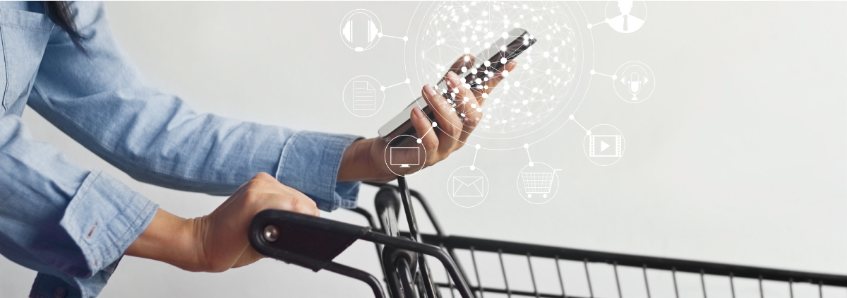 hands pushing a cart and holding a smartphone